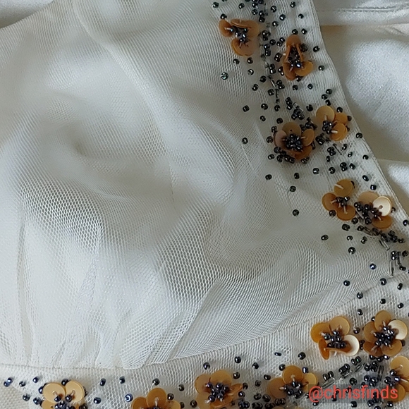 Very Vera V Neck tulle overlayered top - Picture 5 of 6